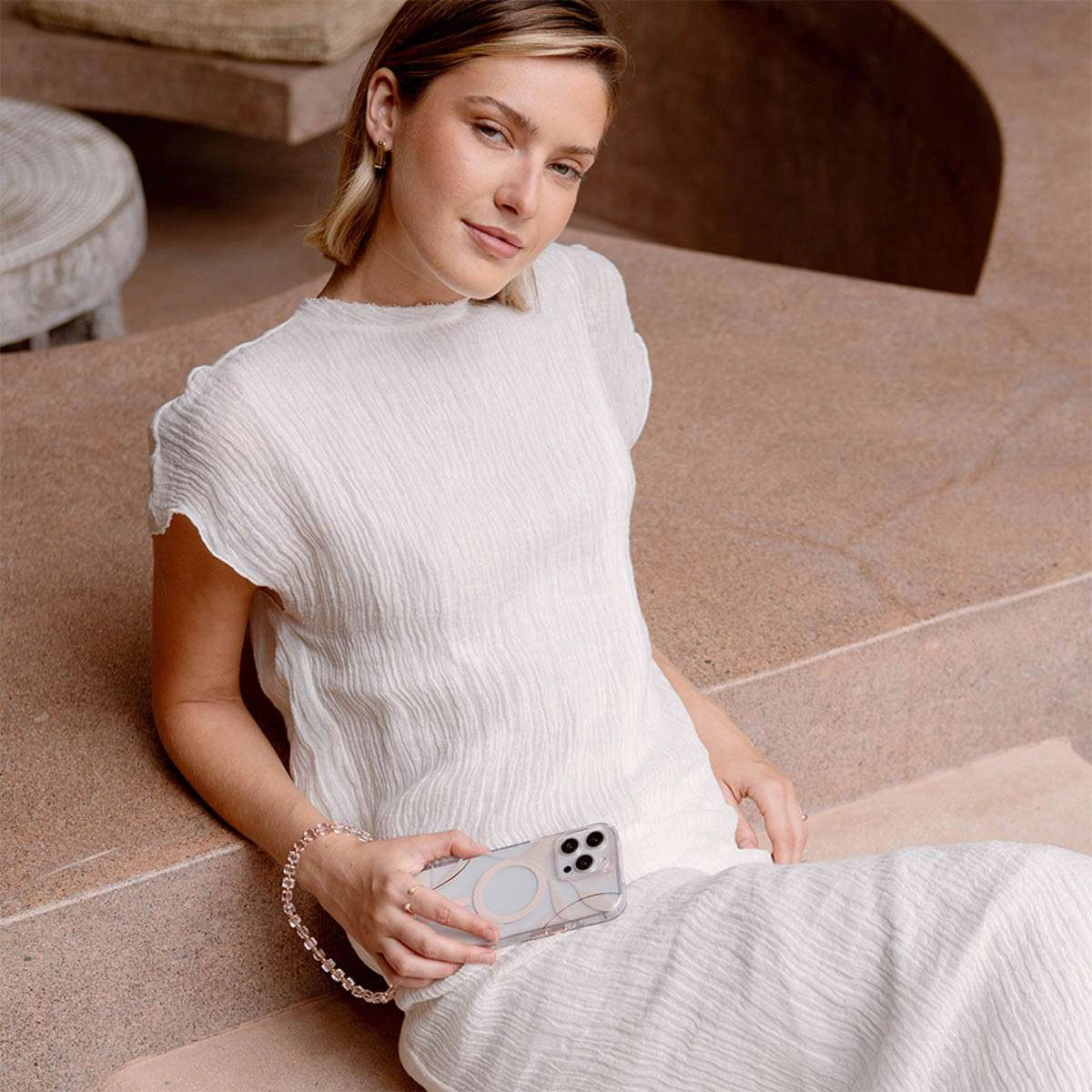 Накладка Uniq для iPhone 16 Pro Max COEHL (MagSafe), Verdure Spring Blossom (IP6.9P(2024)-VERMSBLS). Фото 2